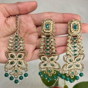 Elegant Green Gold Ad Stone Earrings